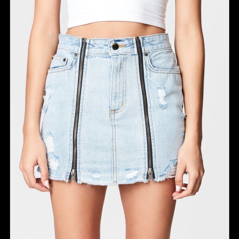 Light wash denim skirt with two front zippers